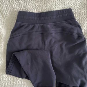 Like-new lululemon ‘Scuba’ high-rise joggers | size 4 | slate blue